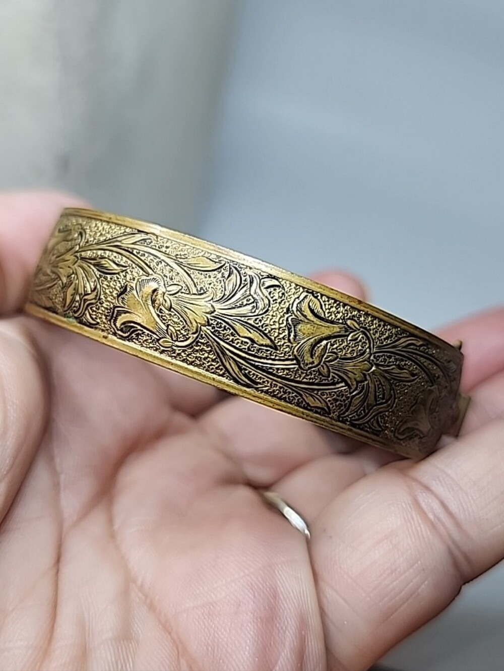 Vintage Hinged Floral Lily Engraved Goldtone Art Nouveau Bracelet